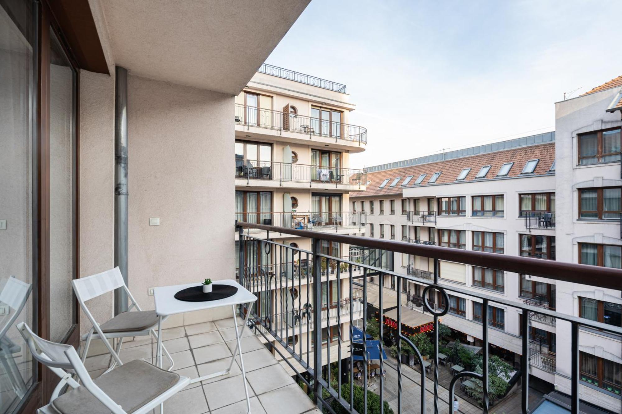 Dreamy Destiny Apartment